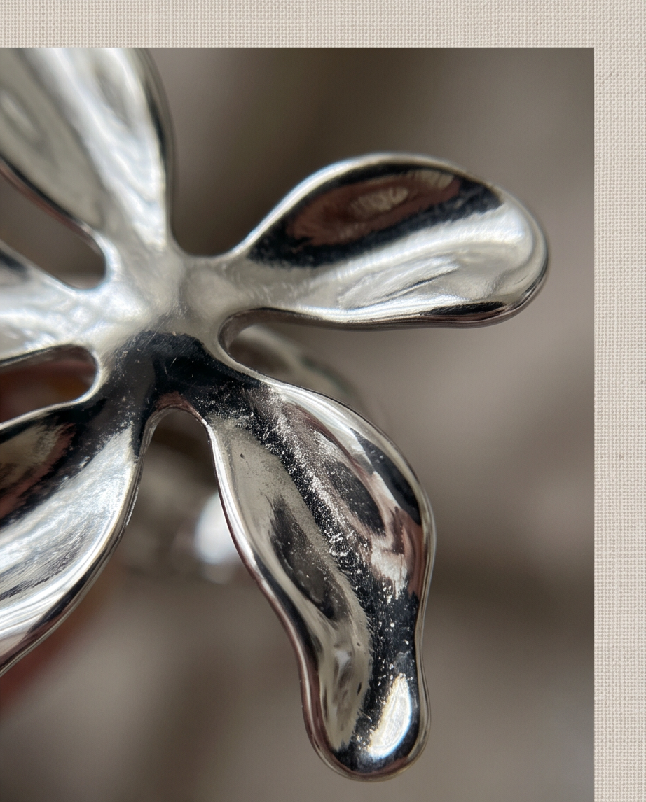 Melody Scattered Leaf Ring