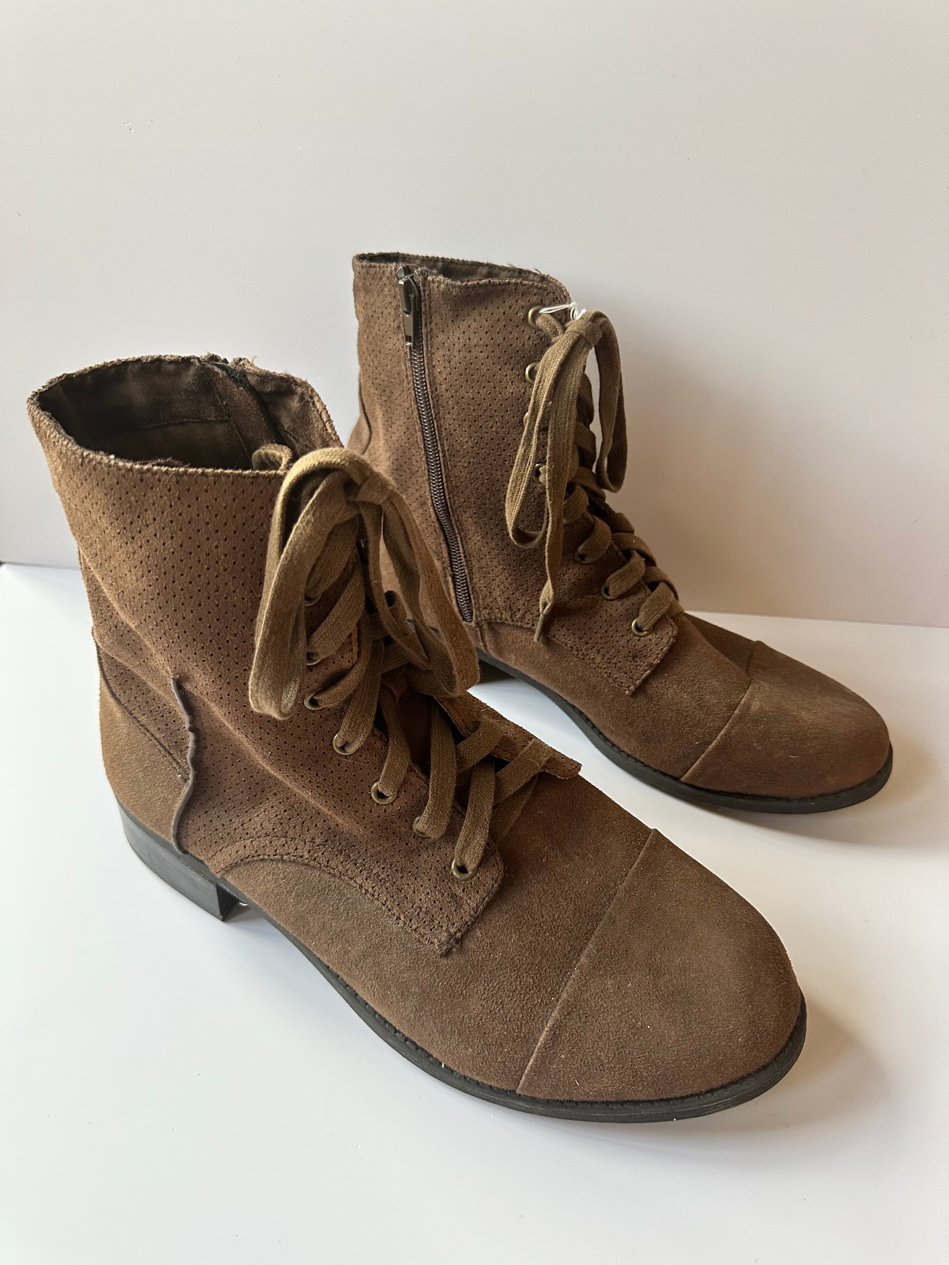Brown Lace Up Boots - 1446