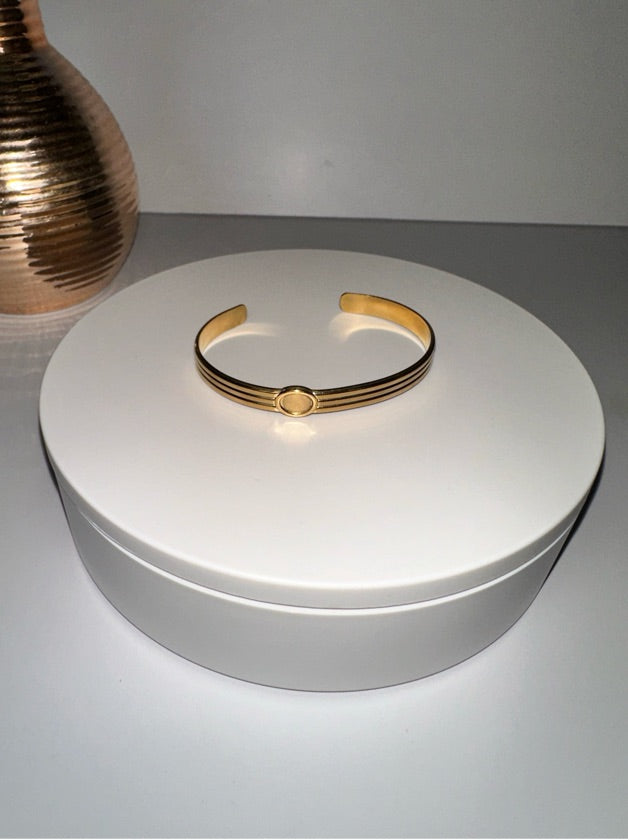 Stainless Steel Elegant Gold Bracelet - 1553