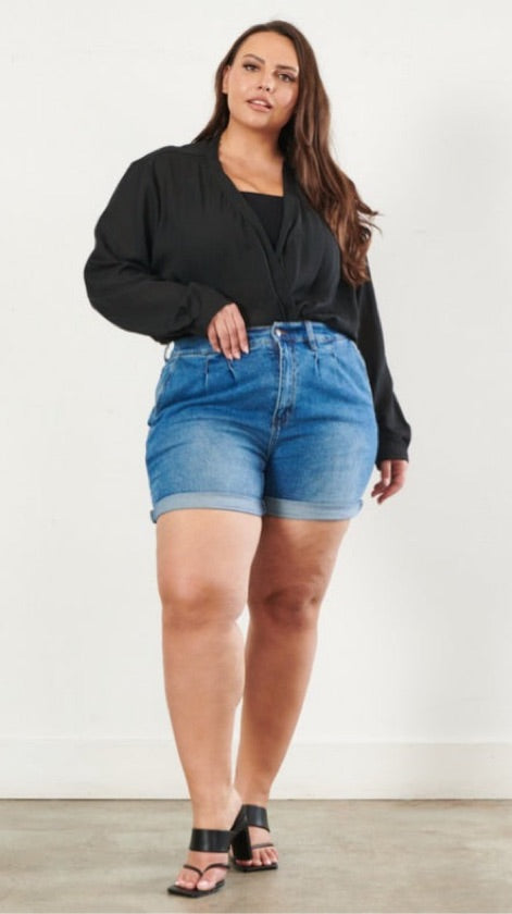 Plus Size Pin Tuck Denim Shorts - ES1652