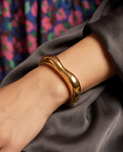 Aligned Gold Heart Bracelet