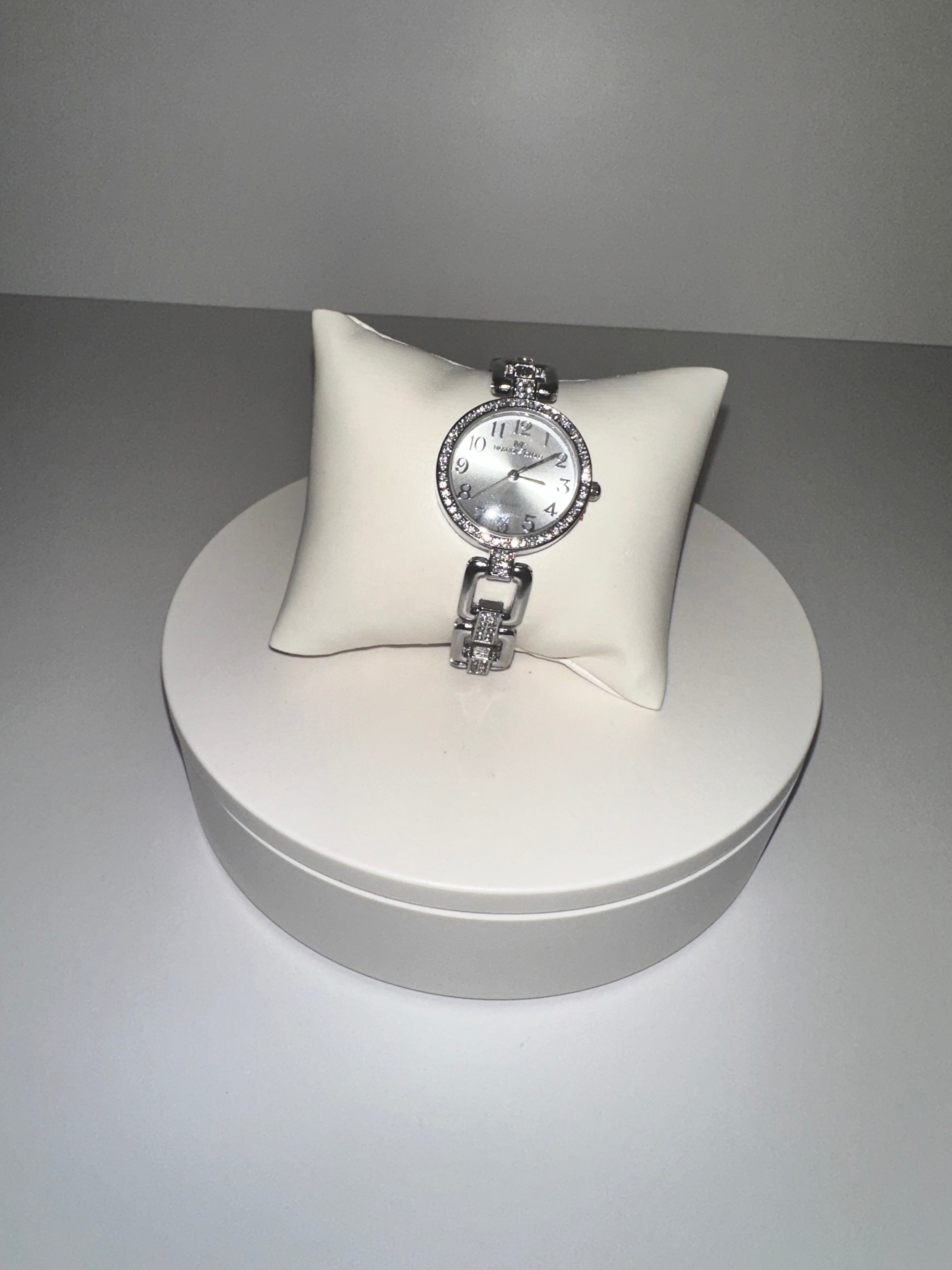 Elegant Silver Watch - 1554